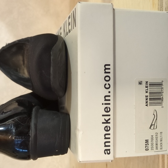 Anne Klein shoe in black suede 7.5 - Picture 2 of 4